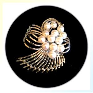 Vintage Angel Pin ... Sterling & 13-7mm pearls